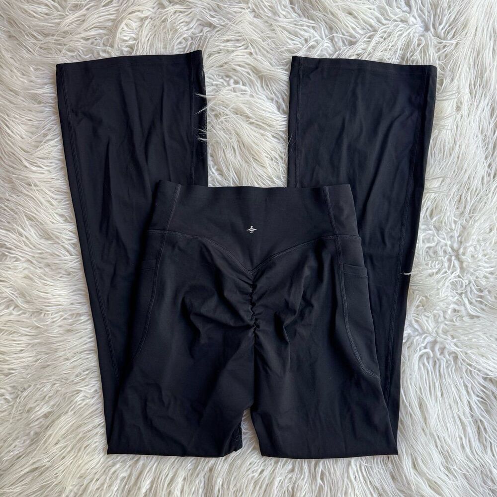Halara UltraSculpt High Waisted Yoga Bootcut Leggings
Black Small Petite